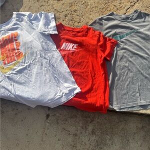 3- SS tshirt bundle. NIKE. boys/ youth XL. Red / light blue / grey.